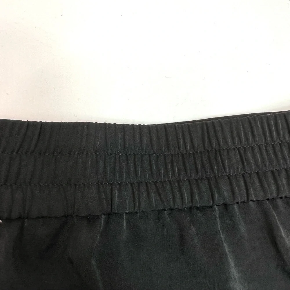 NWOT Barefoot Dreams Satin Pajama Shorts Black Size Large - Picture 11 of 11